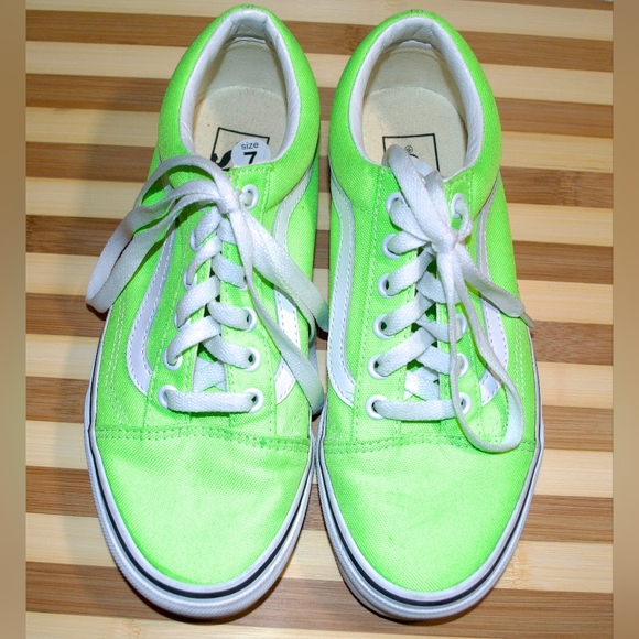 Vans Old Skool Neon Gecko Green True White Womens Casual Shoes Sneakers Size 7 - Picture 2 of 6